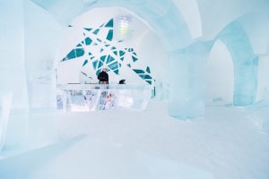 ice_hotel_art_bar