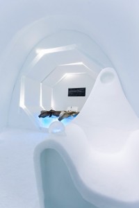 ice_hotel_bedroom_outside